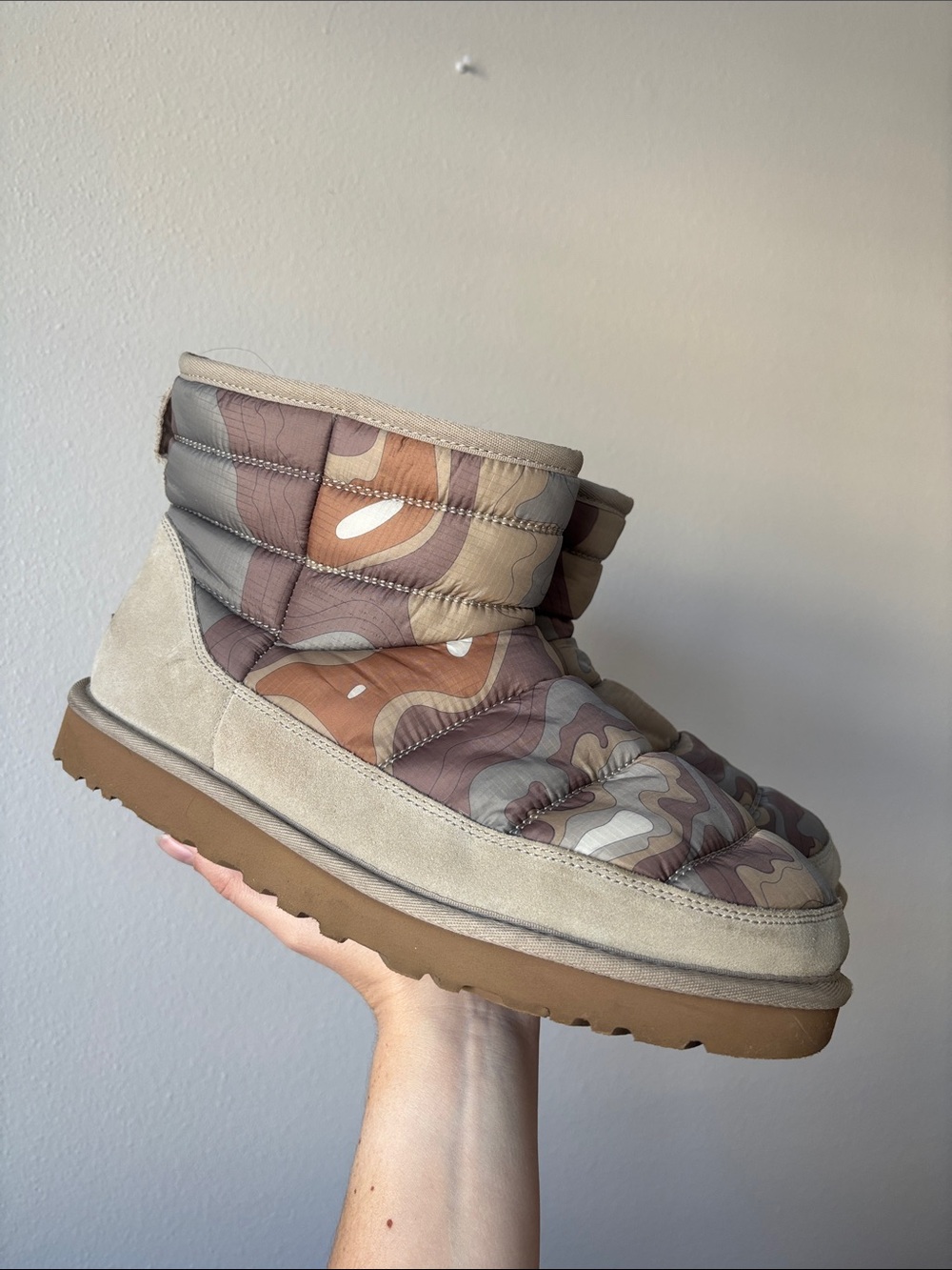 UGG CLASSIC LTA Tan Mini Suede Brown Camo Sherpa Snow Mens Boots size Us 11 EUC